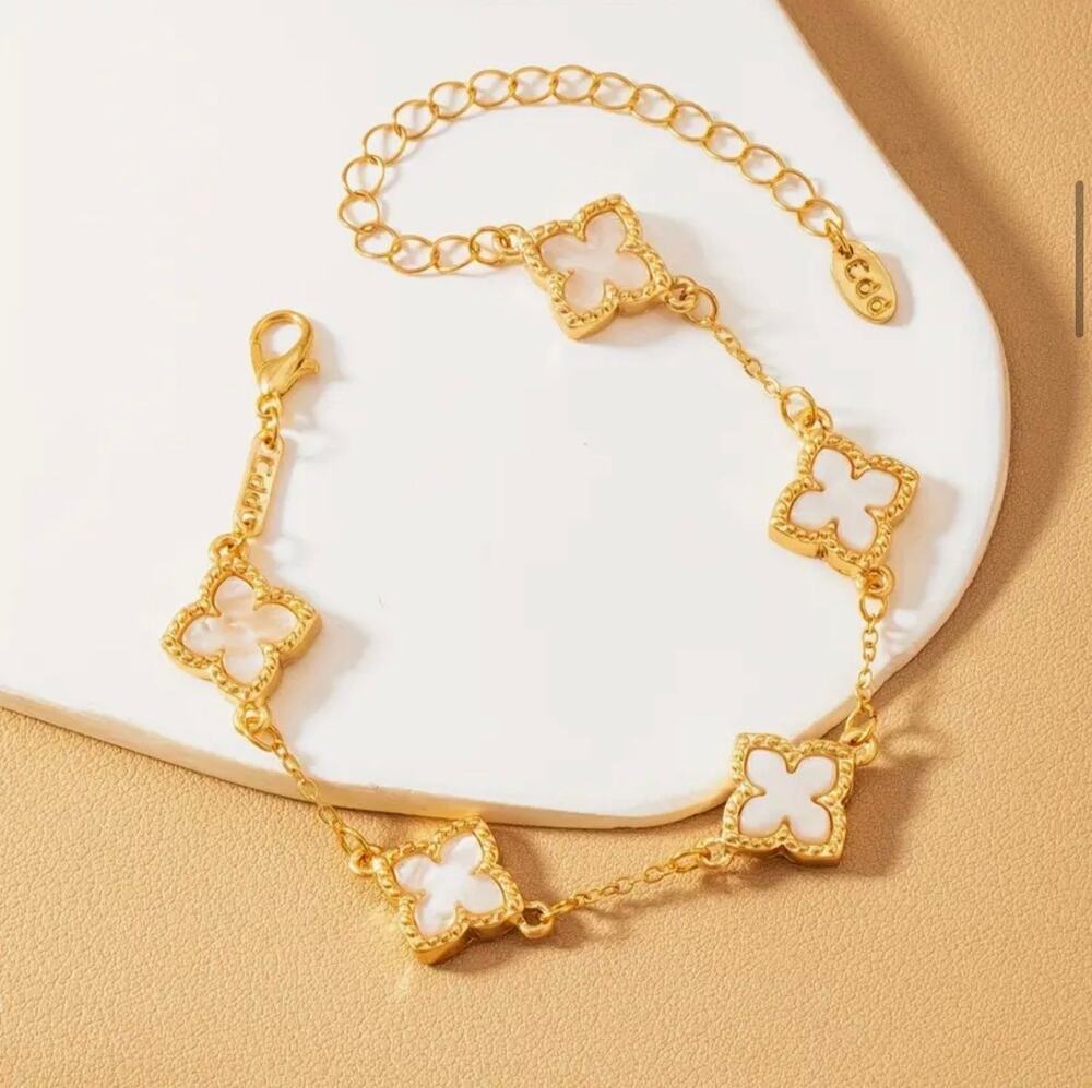 Chain bracelet lucky clover